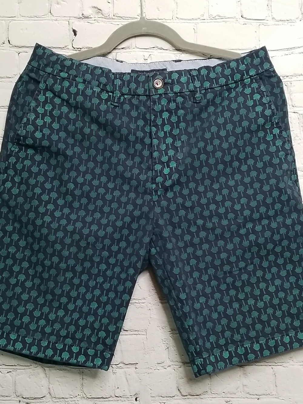 Tommy Hilfiger mens shorts size Small navy blue w/ green palm trees EUC